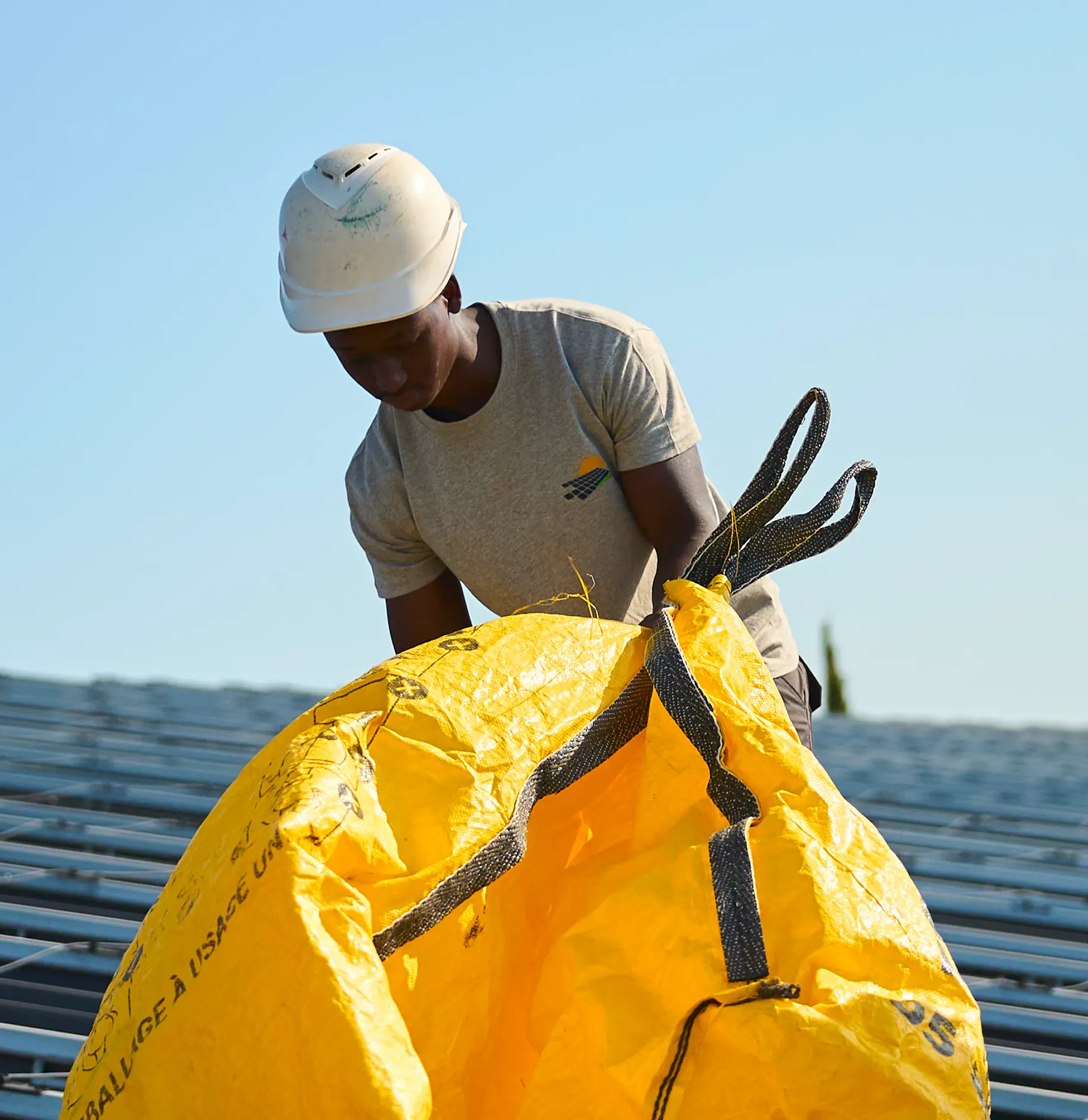 panneaux solaires sur bâtiment industriel